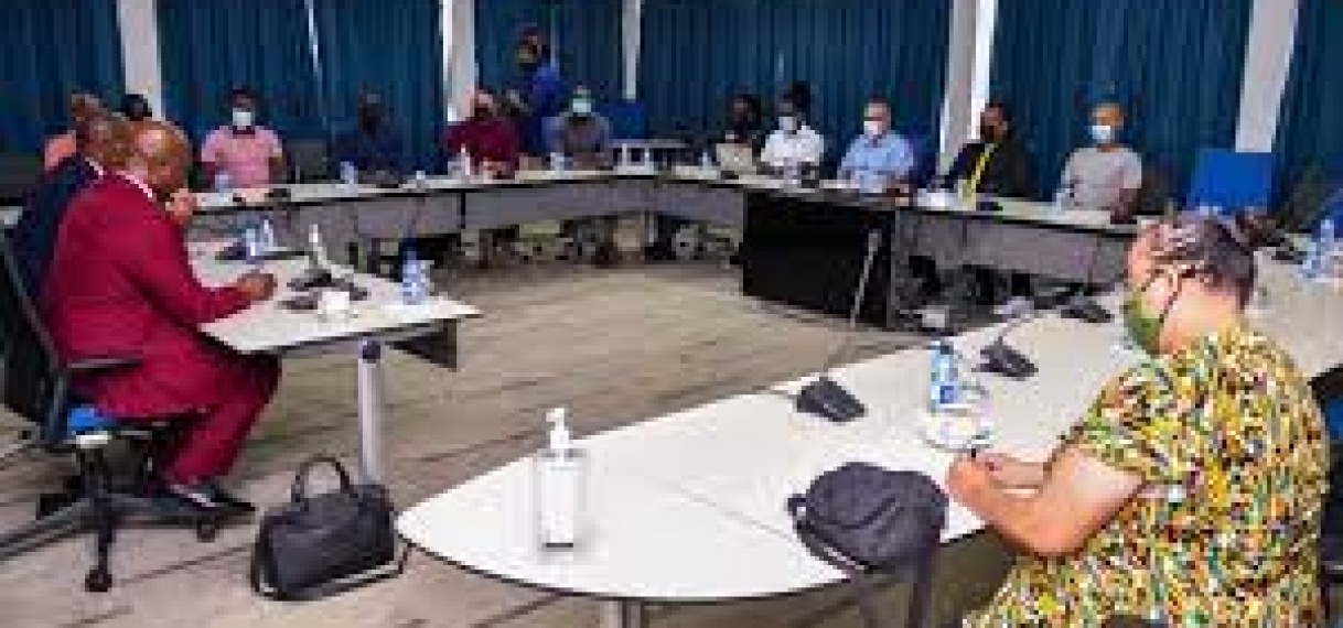 Newmont Werknemers Organisatie op kennismakingsbezoek bij wnd. president