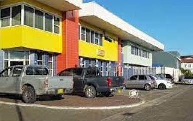 Opa Doeli ontvangt 2000 mond- en neusbedekkingen