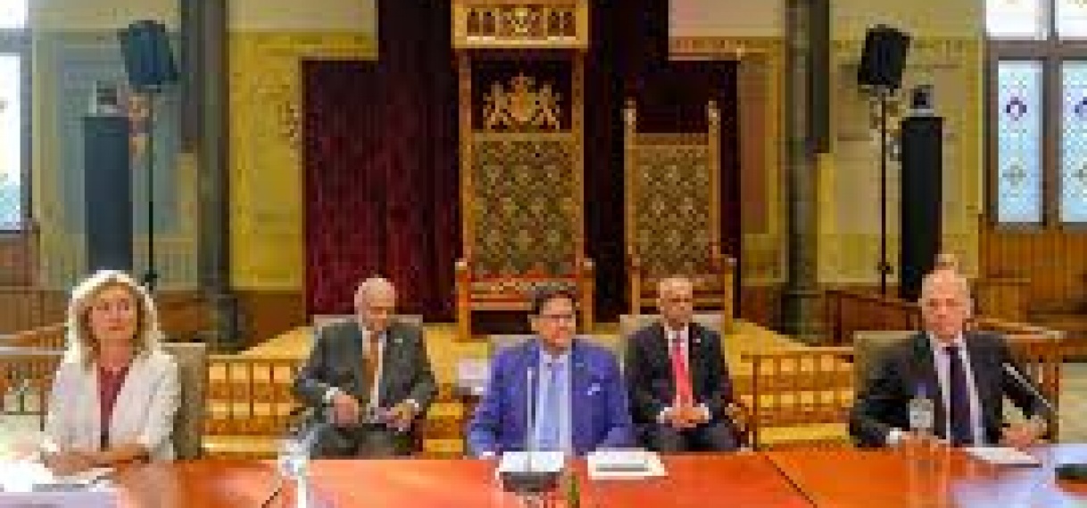 President Chandrikapersad Santokhi Gezamenlijke bijeenkomst van de Eerste- en Tweede Kamer der Staten-Generaal