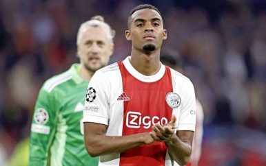 Ajax gaat poging doen om Ryan Gravenberch langer aan zich te binden.
