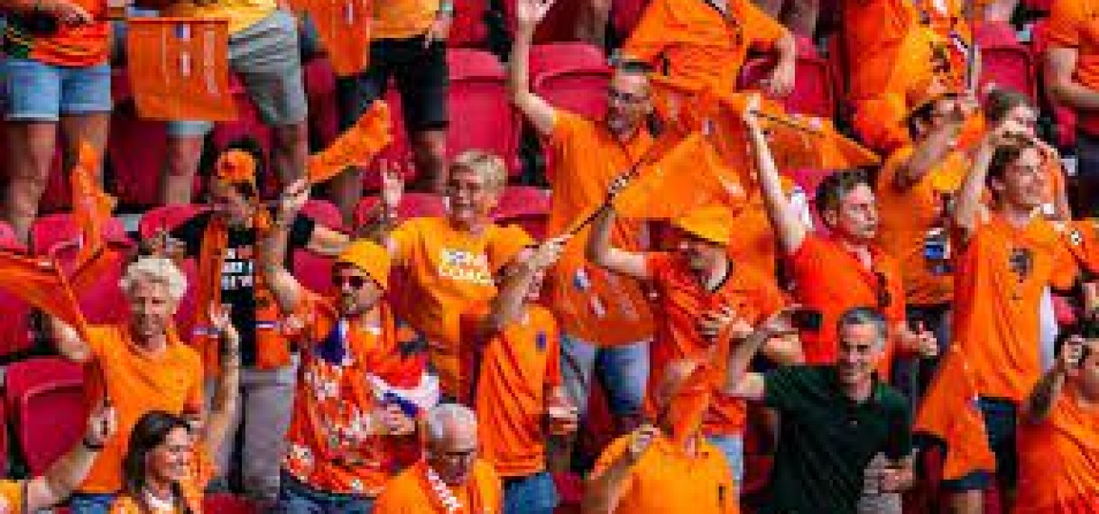 Oranje in Letland voor het eerst sinds coronacrisis gesteund door uitfans