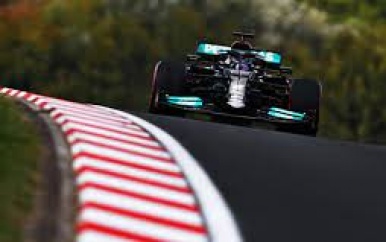 Hamilton zet de toon in eerste training Turkije, Verstappen rijdt tweede tijd