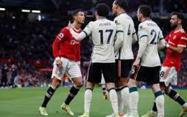 Gefrustreerde Ronaldo trapt na en wordt tot de orde geroepen door Van Dijk