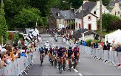 Eerste Tour de France voor vrouwen over acht etappes eindigt op La Planche