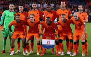 Nederlands elftal blijft ondanks overwinningen net buiten top tien FIFA-ranking