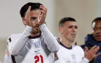 Grealish scoort na zestien duels eindelijk voor Engeland: ‘Het werd nu wel tijd’