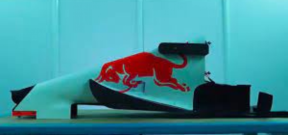 Red Bull presenteert witte auto voor GP Turkije als eerbetoon aan Honda