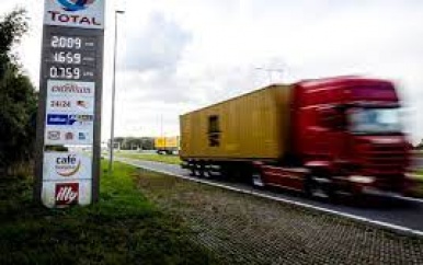 Benzineprijs kruipt verder omhoog: waar eindigt het?