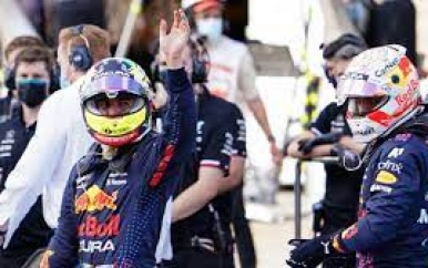 Pérez rijdt zonder drinken naar podium: ‘Was mijn zwaarste en langste race’