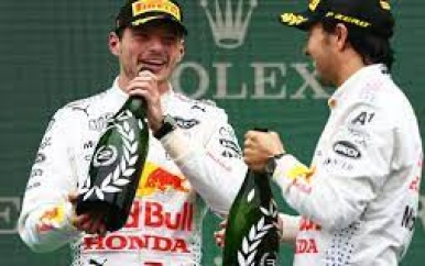 Verstappen grijpt WK-leiding met tweede plek in GP Turkije, zege Bottas