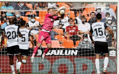 Ongekende comeback Jasper Cillessen en Valencia met twee goals in blessuretijd.