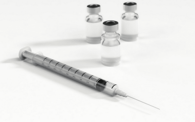 Boostervaccinatie en tweede prikje na besmetting aangeraden