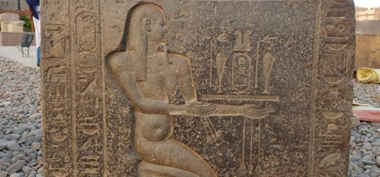 ARTEFACTEN VAN EGYPTISCHE ZONNETEMPEL GEVONDEN IN HELIOPOLIS