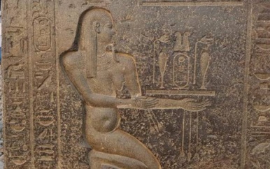 ARTEFACTEN VAN EGYPTISCHE ZONNETEMPEL GEVONDEN IN HELIOPOLIS