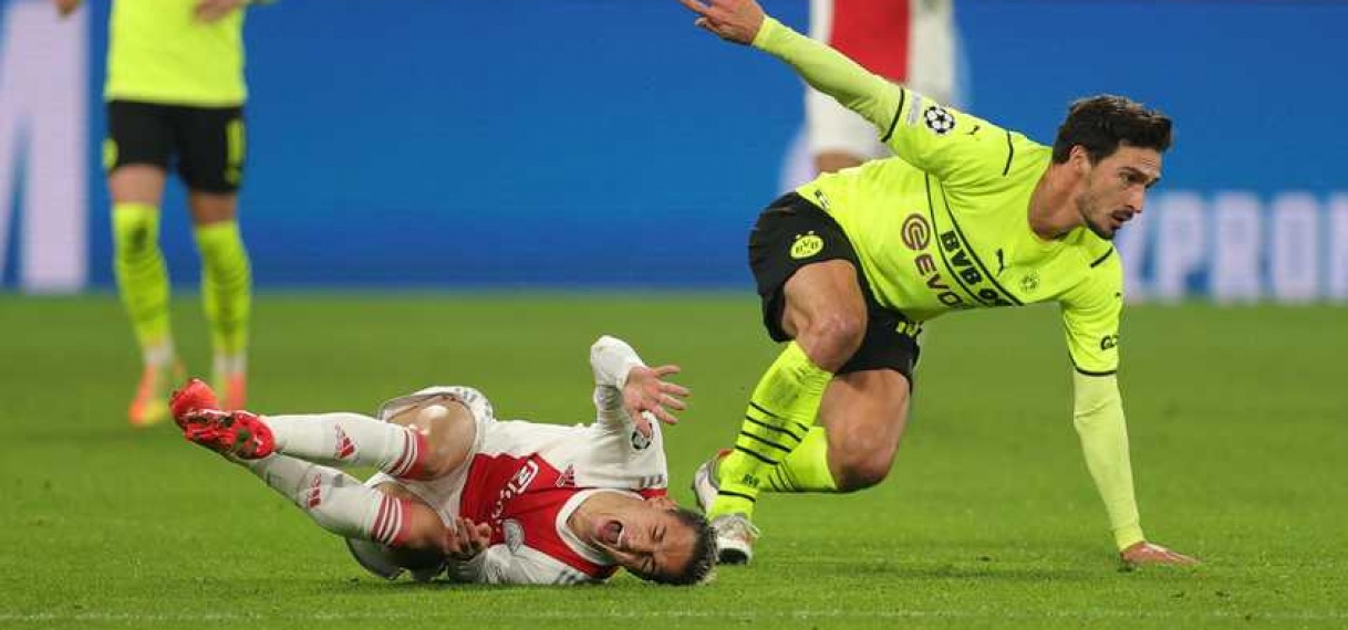 Ajacied Antony onder vuur: ’Fantastische speler, hopelijk leert hij ook sportman te zijn’.