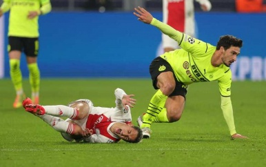 Ajacied Antony onder vuur: ’Fantastische speler, hopelijk leert hij ook sportman te zijn’.