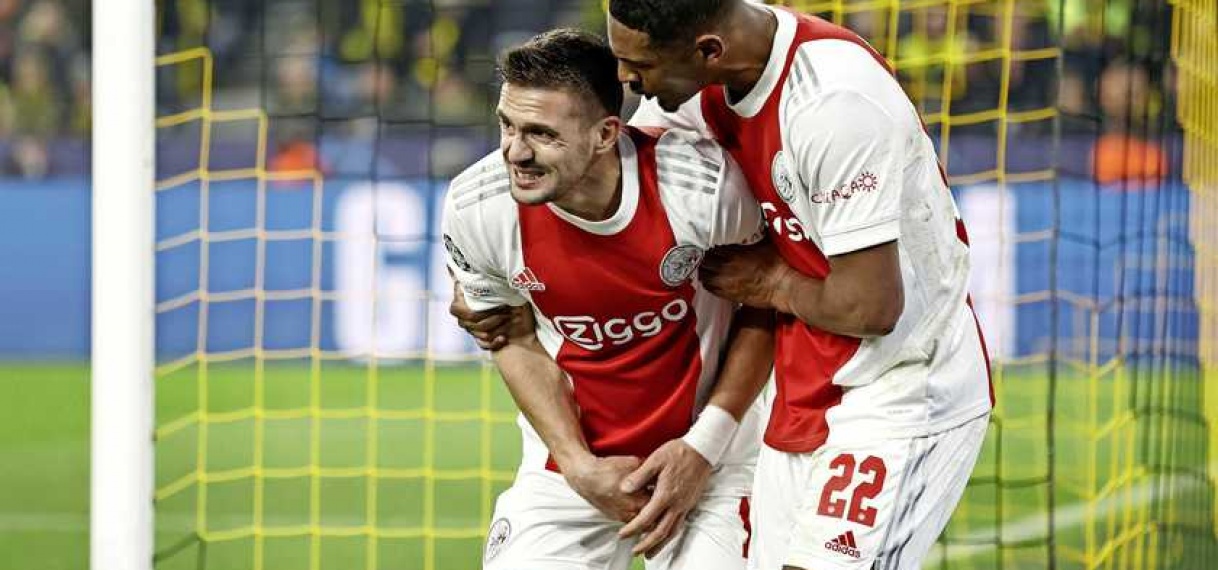 Ajax als groepswinnaar naar KO-fase CL door topscorer Haller