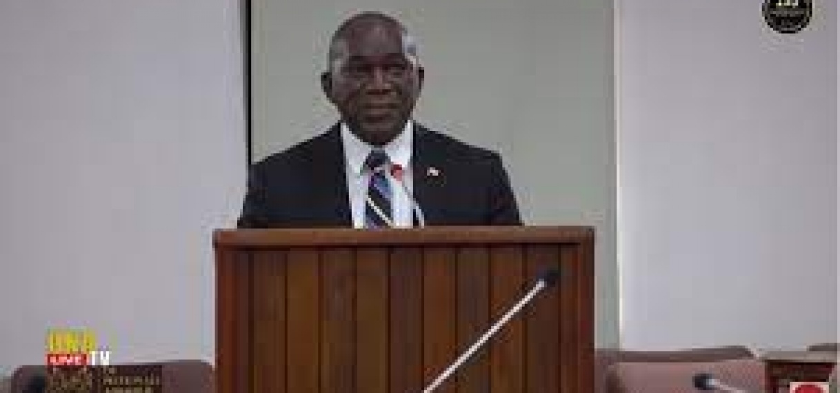 Minister Amoksi: Juspol heeft onvoldoende middelen om criminaliteit aan te pakken