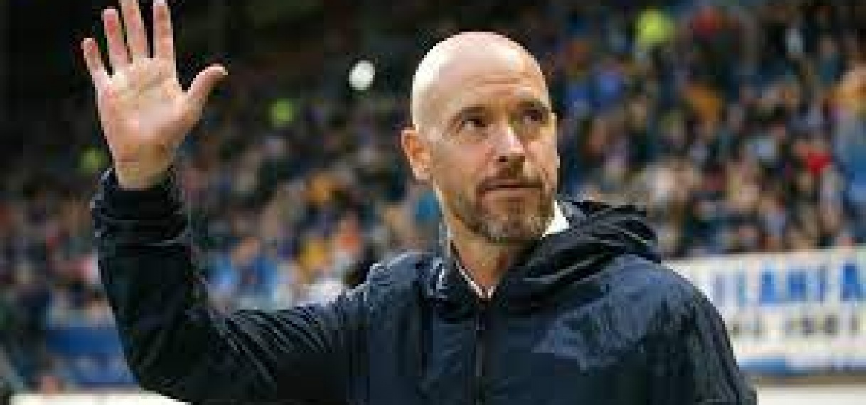 Ten Hag wil doorspelen zonder publiek: ‘Gaat anders ten koste van ritme’
