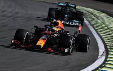 FIA oordeelt vrijdag over bezwaar Mercedes rond duel Verstappen en Hamilton