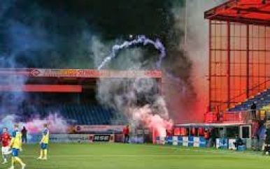 De Jong baalt van Cambuur-fans: ‘En dan schoppen ze ook nog een politievrouw’
