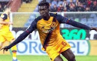 Tiener krijgt dure schoenen van Mourinho cadeau na eerste Serie A-goals