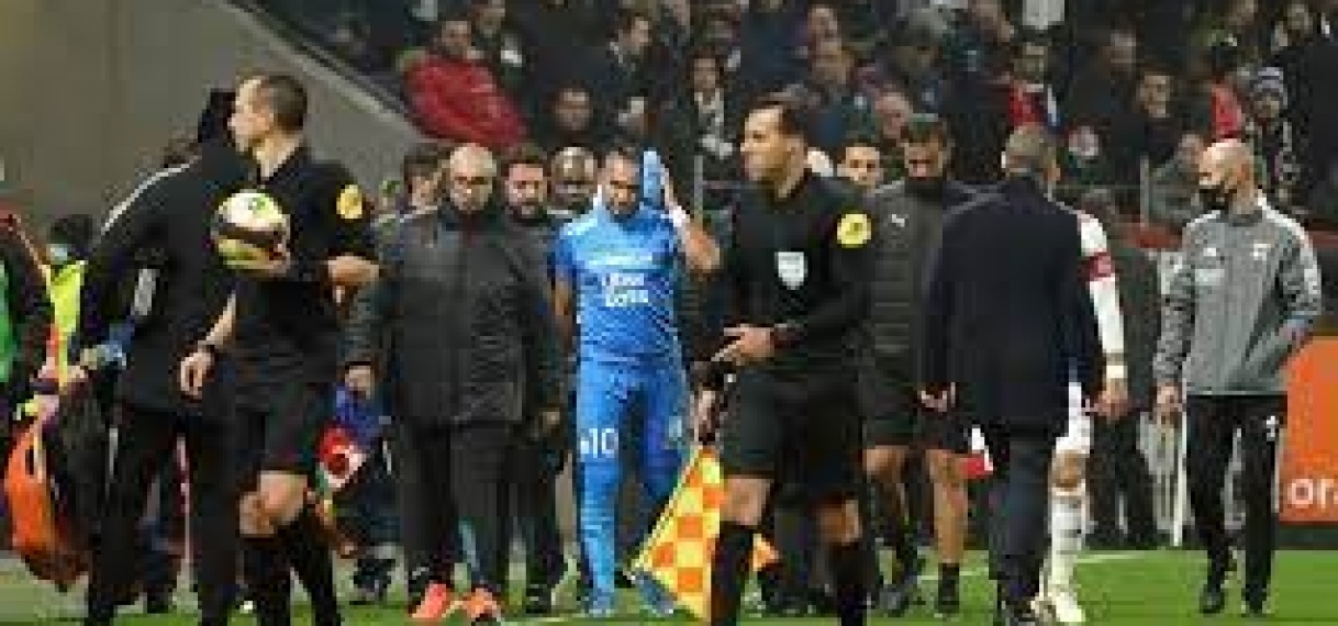 Franse sportminister: ‘Supportersgeweld brengt toekomst van voetbal in gevaar’