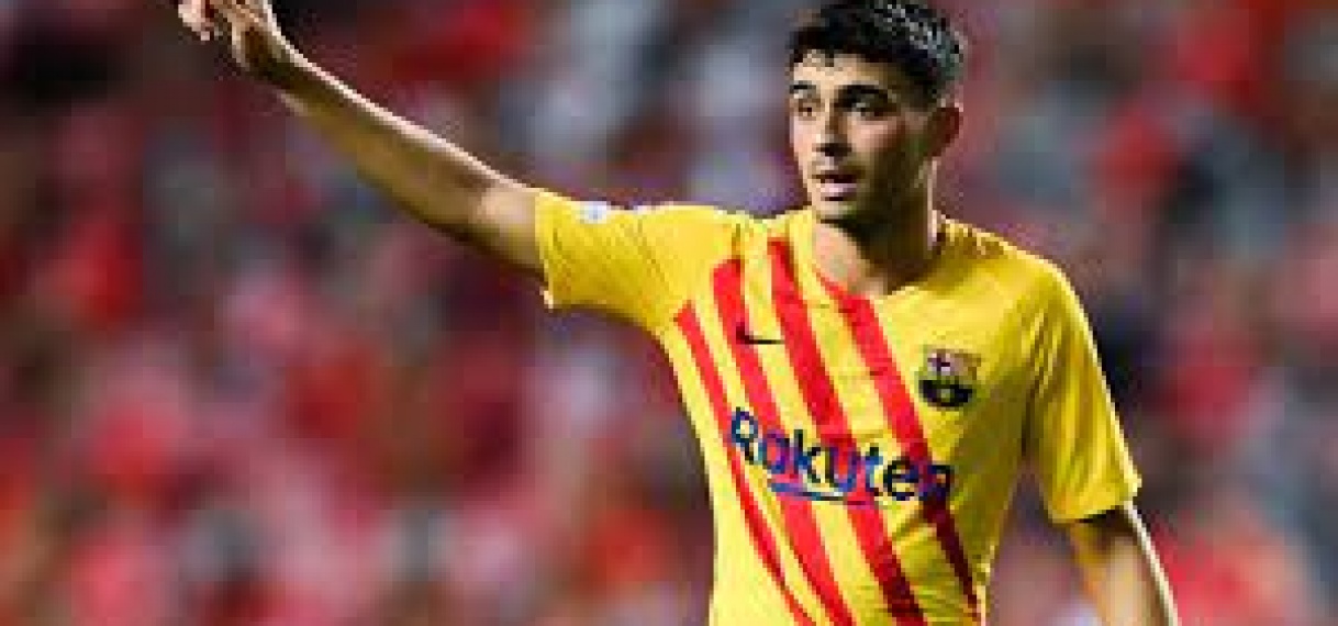‘Barça’-talent Pedri troeft Gravenberch en Timber af en wint Golden Boy Award