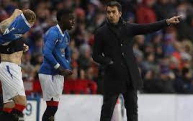 Van Bronckhorst kijkt tevreden terug op ‘heel speciaal’ debuut bij Rangers