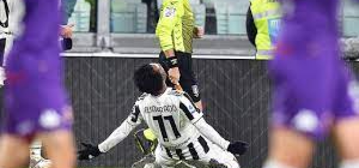 Juventus ontsnapt op valreep aan nieuw puntenverlies tegen tien man Fiorentina