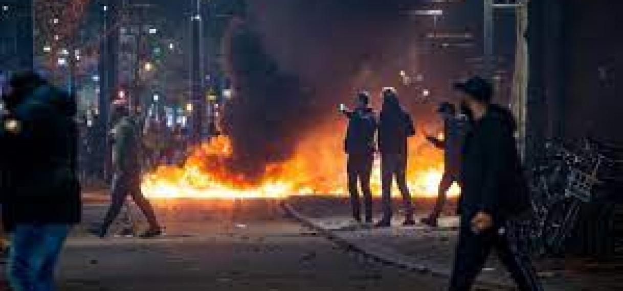Rotterdam verwachtte ‘enkele tientallen’ betogers en werd verrast door geweld