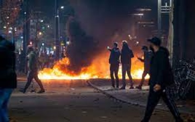 Rotterdam verwachtte ‘enkele tientallen’ betogers en werd verrast door geweld