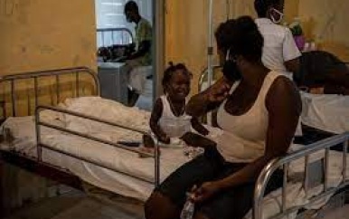 PATIENTEN IN ZIEKENHUIZEN IN HAITI DE DUPE VAN BRANDSTOF-SCHAARSTE