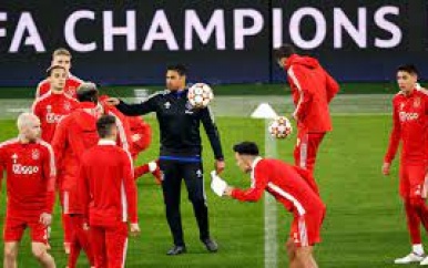 Ajax zorgt bij zege op Dortmund voor Nederlandse primeur in Champions League
