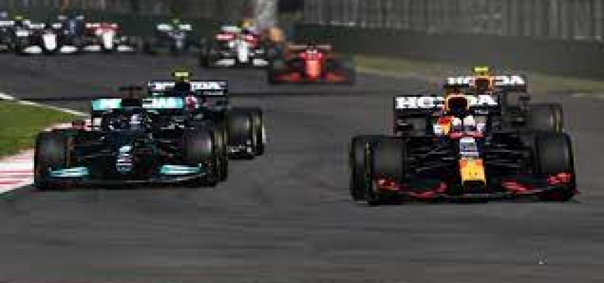 Hamilton ook in Mexico geklopt: ‘Bottas hield de deur open voor Verstappen’