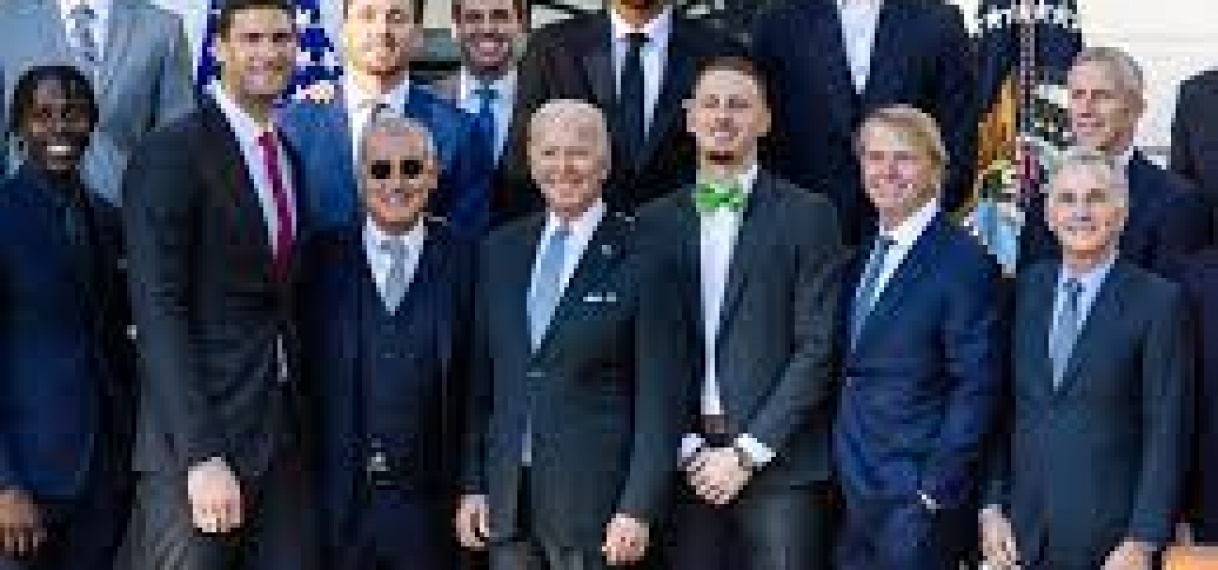 Milwaukee brengt als eerste NBA-kampioen in vijf jaar bezoek aan Witte Huis