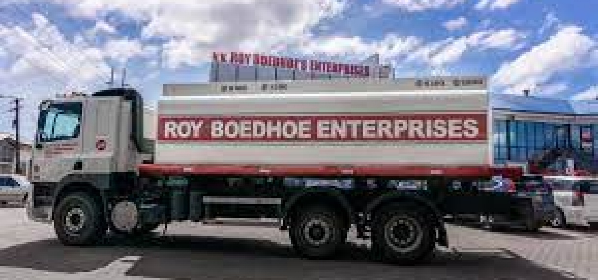 Roy Boedhoe Enterpise Servicestations normaal open