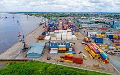 BINNENKORT DIEPWATERHAVEN IN NICKERIE