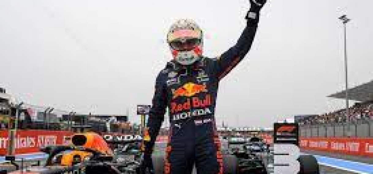 Verstappen pakt poleposition voor beslissende race, Hamilton start als tweede