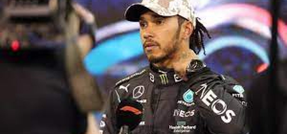 Mercedes-teambaas Wolff over radiostilte Hamilton: ‘Hij is nog steeds in shock’