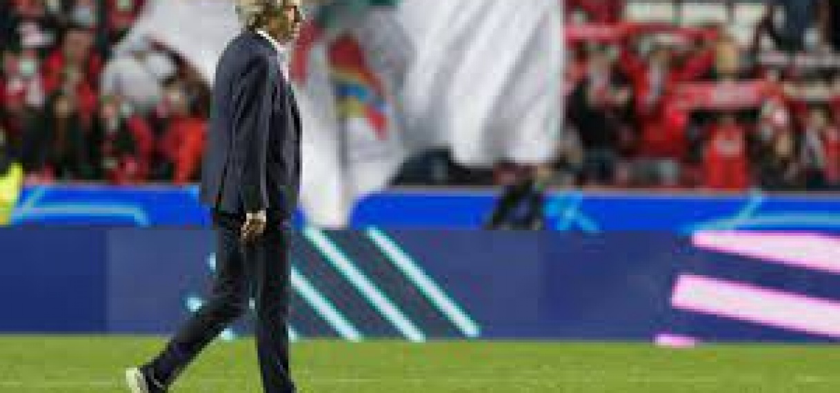 Ajax-opponent Benfica neemt na opvallend incident afscheid van trainer Jesus