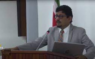 Asis Gajadien:” Wachttijd bedrijfsvergunning verminderen”