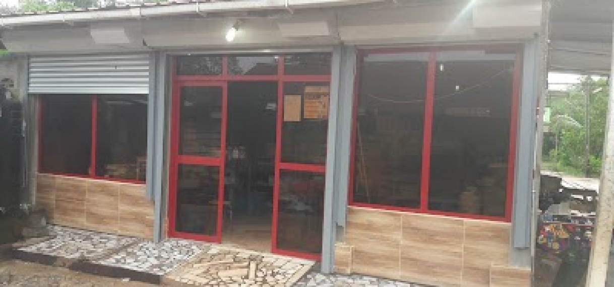 Winkels in Sarakreek gebied voldoen niet aan vergunningsvoorwaarden