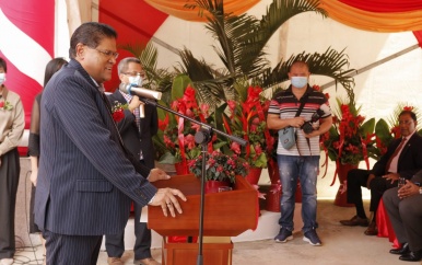 President Santokhi ingenomen met Suriname Chinese Business Alliance