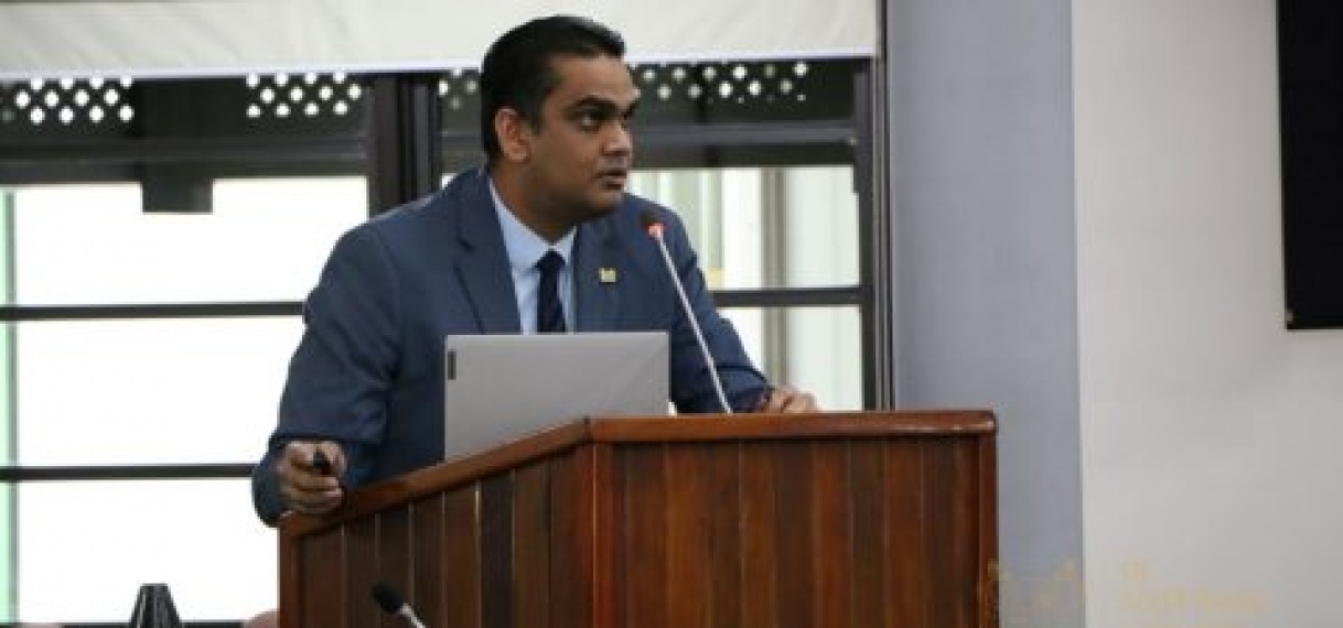 Minister Ramadhin kondigt nationaal ventilatieadvies aan