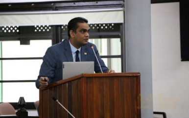 Minister Ramadhin kondigt nationaal ventilatieadvies aan