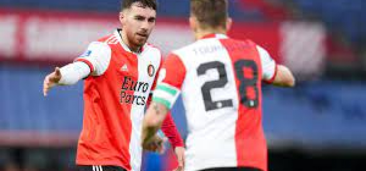 Feyenoord verslaat PEC in besloten duel, FC Groningen wél op trainingskamp