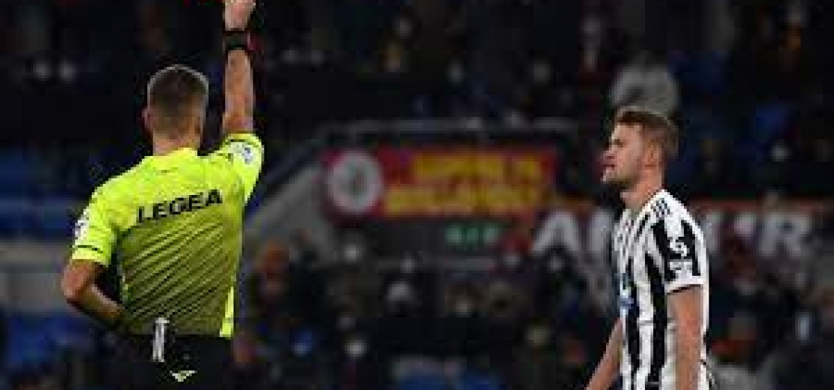 De Ligt veroorzaakt penalty en krijgt rood bij wonderlijke zege Juventus in Rome
