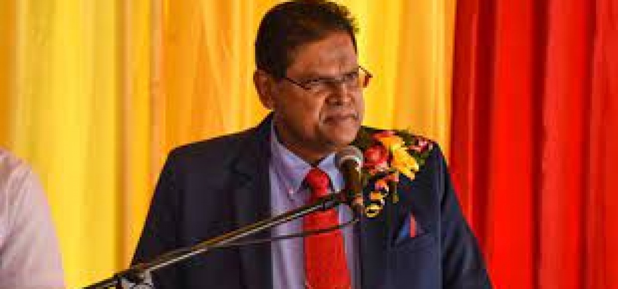 President Santokhi:“Ruim 20 projecten op schema”
