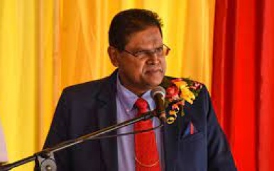 President Santokhi:“Ruim 20 projecten op schema”